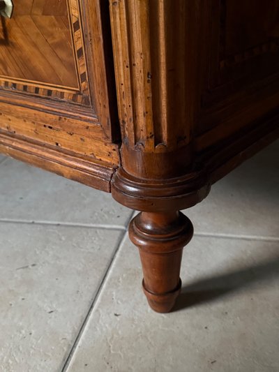 Commode de style LOUIS XVI