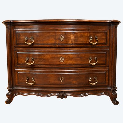 Commode Galbée de Style Louis XV en Noyer – Trois Tiroirs – fin XIXe Siècle