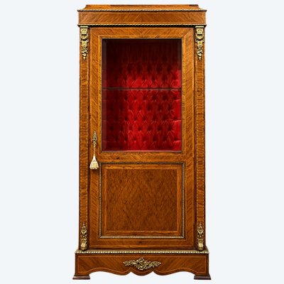Vitrine aus Intarsien und vergoldeten Bronzen – Stil Louis XVI – aus dem 20. Jahrhundert