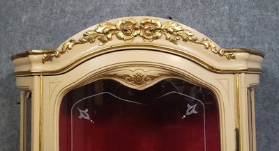Vetrina bombata in stile Luigi XV – Laccata e dorata – Intorno al 1900 