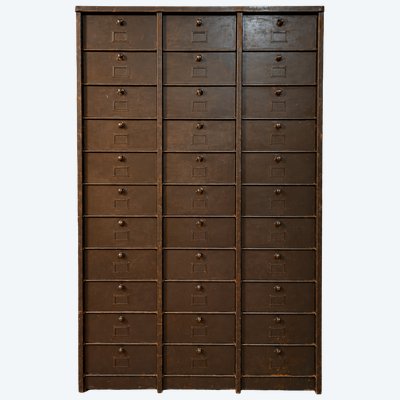 Bedeutender Industriemöbel mit 30 Metallfächern – Alter Aktenschrank – 20. Jahrhundert