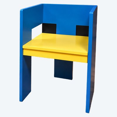 Poltrona di design geometrico policromo ed elemento coordinato – Stile Memphis – XX secolo