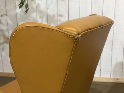 Paire de fauteuil anglais à oreilles des années 1980 en cuir 