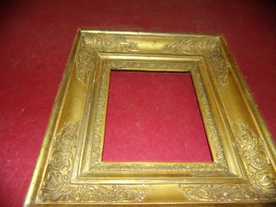 Cadre époque 19ème, en bois doré.