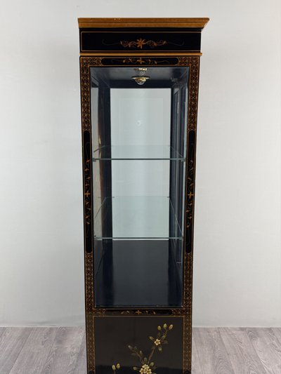 Vitrine chinoise laquée à décor floral et d’oiseaux, XXe siècle