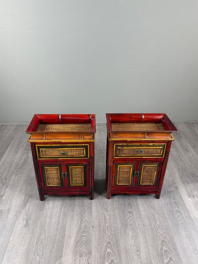 Coppia di comodini cinesi in legno dipinto, XX secolo