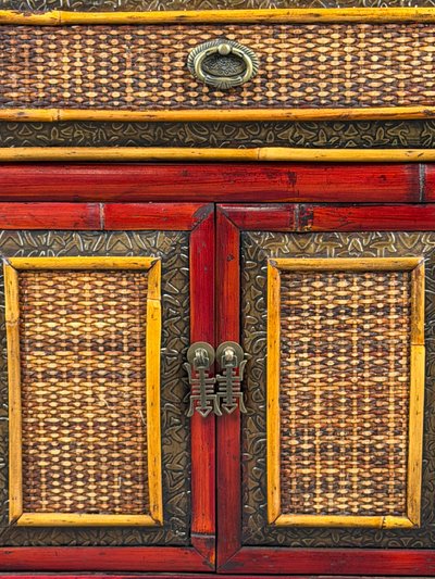 Coppia di comodini cinesi in legno dipinto, XX secolo