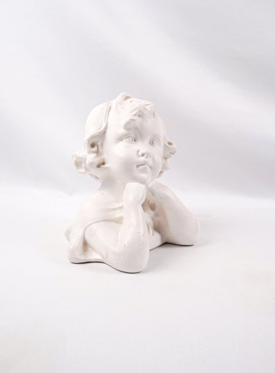 Busto in gesso in stile Art Nouveau raffigurante una giovane ragazza pensierosa, inizio XX secolo.