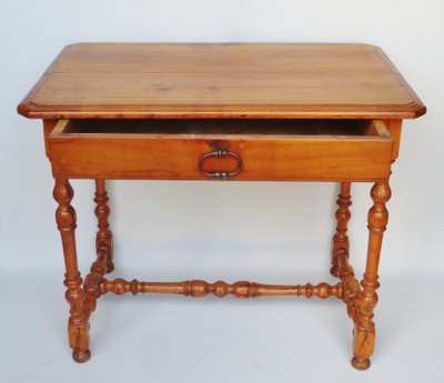Table à écrire en bois fruitier et en buis. 