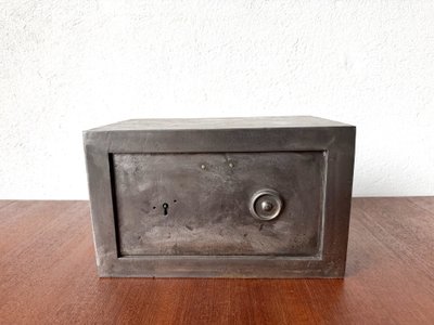 Piccola cassaforte d'epoca in acciaio, 1900-1920 circa