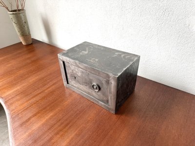 Piccola cassaforte d'epoca in acciaio, 1900-1920 circa