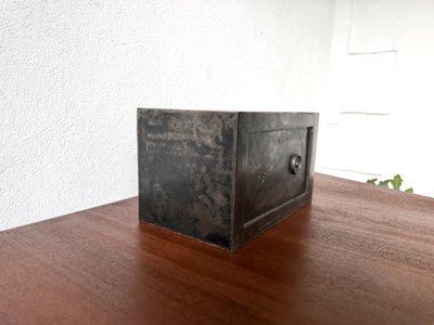 Piccola cassaforte d'epoca in acciaio, 1900-1920 circa