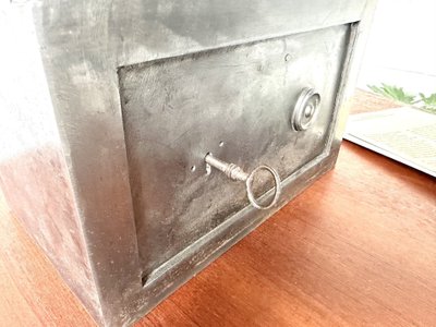 Piccola cassaforte d'epoca in acciaio, 1900-1920 circa
