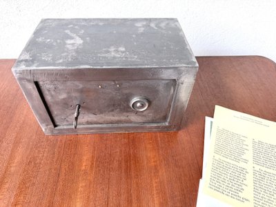 Piccola cassaforte d'epoca in acciaio, 1900-1920 circa