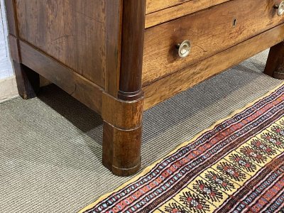 Commode Empire 19ème en noyer et dessus marbre gris St Anne