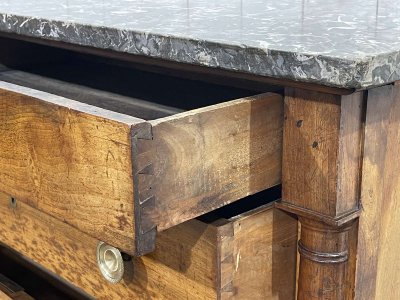 Commode Empire 19ème en noyer et dessus marbre gris St Anne