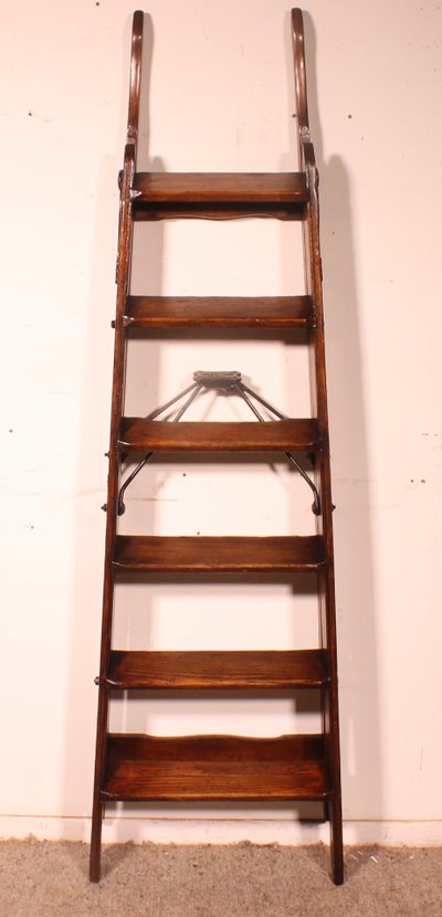 scala da biblioteca del XIX secolo