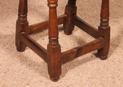 sgabello in legno di castagno