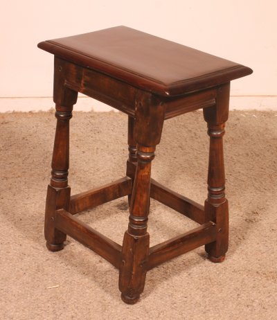 sgabello in legno di castagno