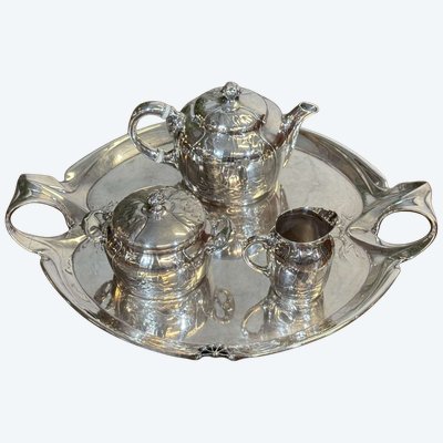Servizio da tè/caffè in stile Art Nouveau in metallo argentato: teiera, lattiera, zuccheriera e vassoio.