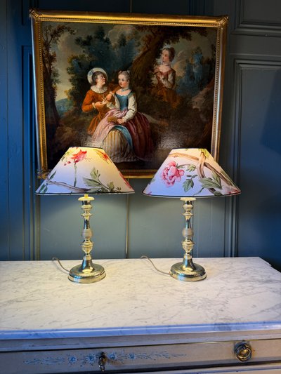 Coppia di lampade in bronzo, altezza 41,5 cm