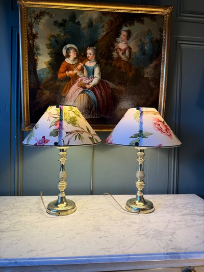 Coppia di lampade in bronzo, altezza 41,5 cm