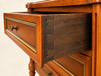 Coppia di tavolini stile Luigi XVI – Mogano e filetti di ottone