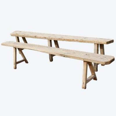Paire de bancs (244 cm de long et 233 cm de long)