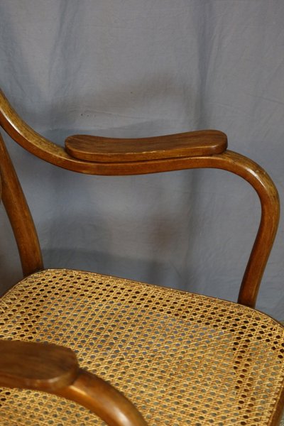 Sessel mit Rohrgeflecht im Thonet-Stil