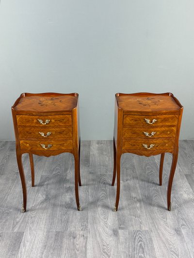 Coppia di comodini in stile Luigi XV, XX secolo