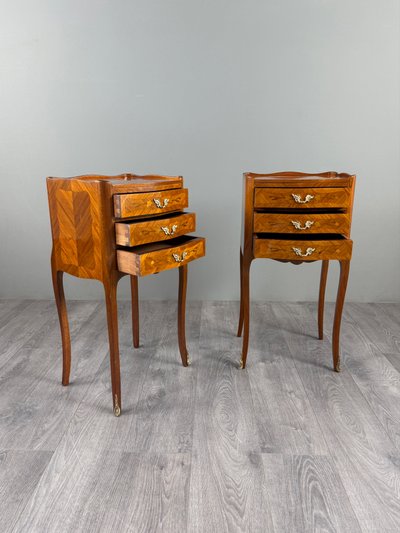 Coppia di comodini in stile Luigi XV, XX secolo