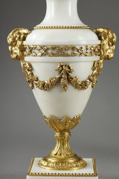 PAIR OF LOUIS XVI STYLE CASSOLETTES
