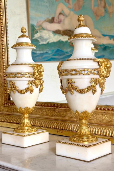 PAIR OF LOUIS XVI STYLE CASSOLETTES