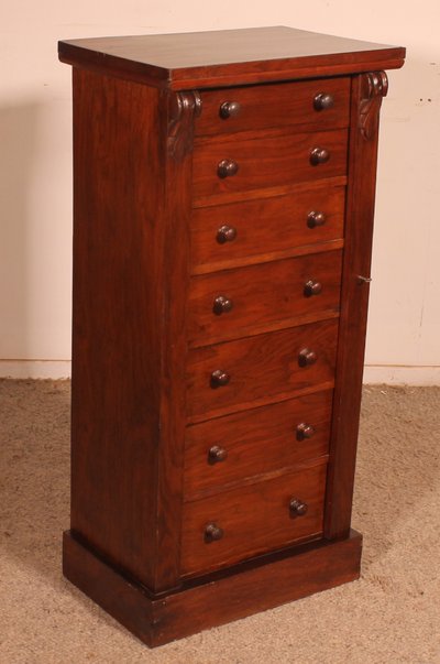 commode wellington en noyer du 19° siècle