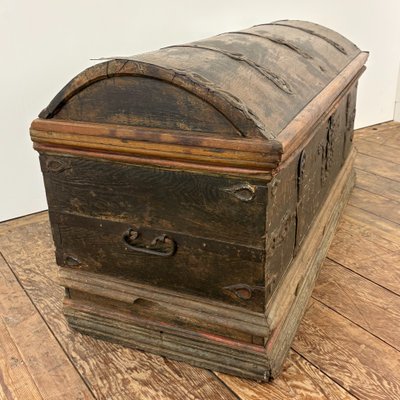 Coffre en chêne daté 1747