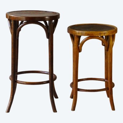 zwei BAUMANN-Hocker, Holzsitz, Stehtisch, um 1930