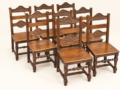 Suite de 8 Chaises Rustiques Style Henri II Chêne Sculpté