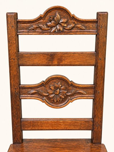 Suite de 8 Chaises Rustiques Style Henri II Chêne Sculpté