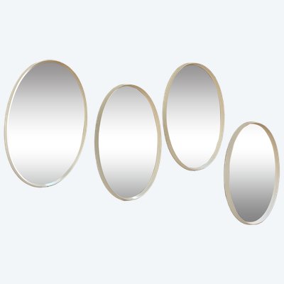 SUITE DE 4 MIROIRS OVALES EN BOIS LAQUÉ BLANC, VERS 1970.