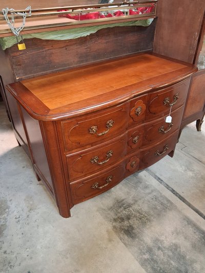 Commode arbalète en merisier – Style Louis XV – XXe siècle