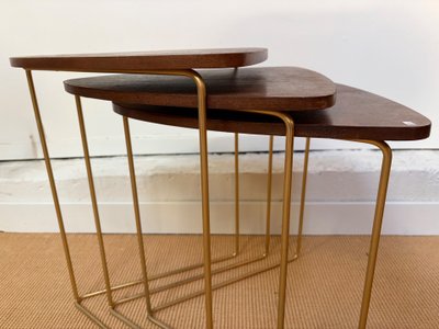 SUITE DE 3 TABLES GIGOGNES EN BOIS.