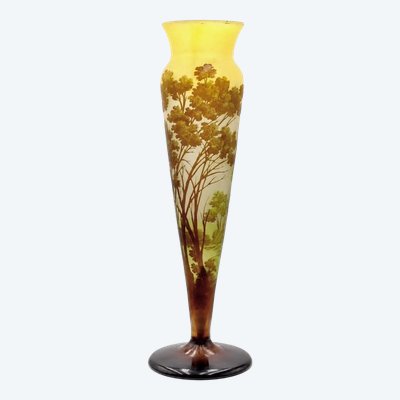 GALLÉ – Große Jugendstil-Vase mit Motiv einer Seen- und Waldlandschaft – 41 cm
