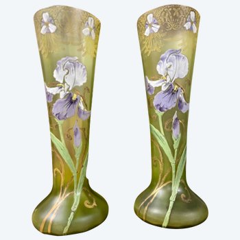 Bellissima coppia di vasi smaltati, LEGRAS, decoro floreale di iris, 1900. ART NOUVEAU