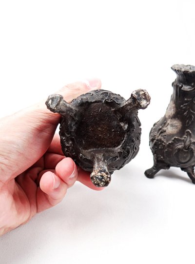 Paire de petit vases soliflore Rococo en étain artisanat Français du XIXe