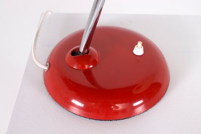 Kaiser Idell rote Tischlampe.