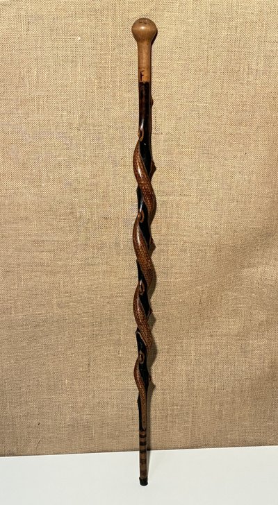 Canne serpent, canne sculptée et décorée