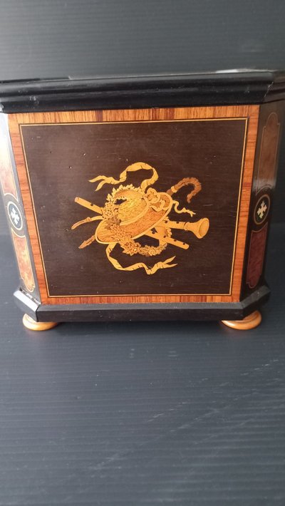 Beautiful 19th century marquetry box