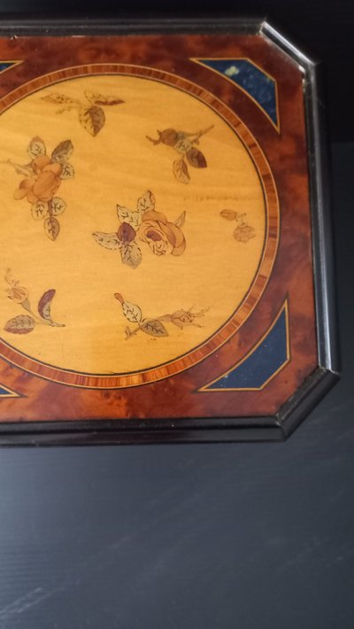 Beautiful 19th century marquetry box