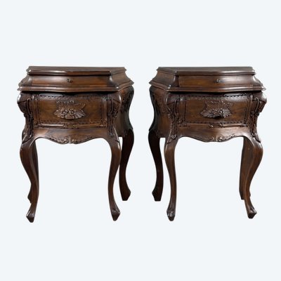 Paire de chevets de style Louis XV en bois sculpté, XIXe siècle