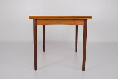 Tavolo in teak allungabile, Danimarca.